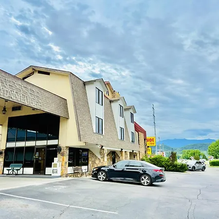 Pigeon Forge River Side Hotel By OYO